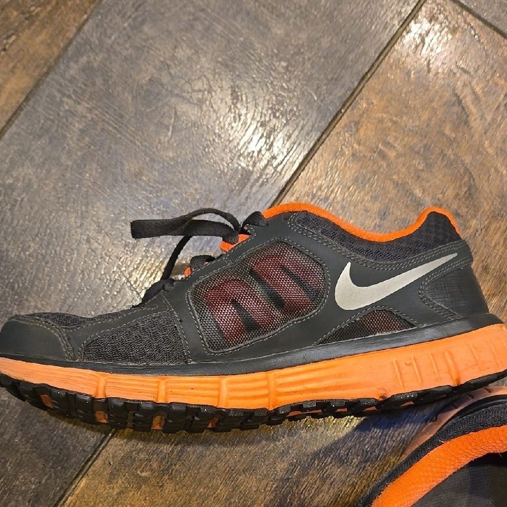 Nike Black and Coral Athletic Shoes - Picture 5 of 7